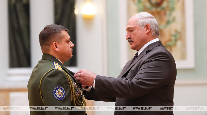 Лукашенко наградил военнослужащих Службы безопасности Президента