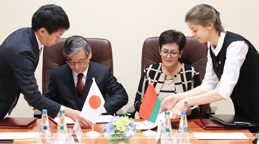 Беларусь и Япония подписали три грант-контракта на поставку медоборудования
