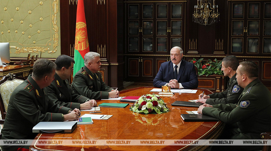 Лукашенко собрал совещание по развитию правительственной связи