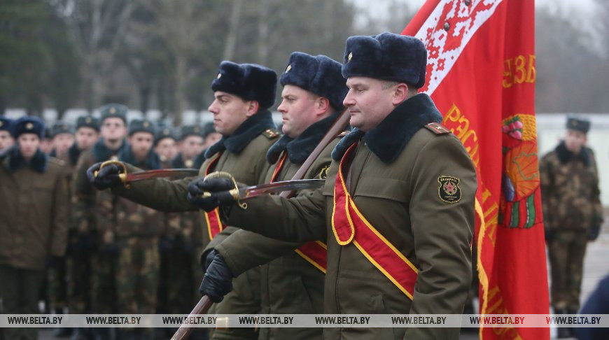 Частям 6-й отдельной гвардейской механизированной бригады в Гродно вручены боевые знамена