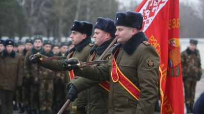 Частям 6-й отдельной гвардейской механизированной бригады в Гродно вручены боевые знамена