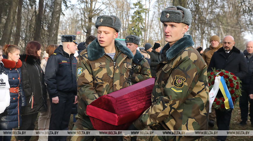 Найденные в Украине останки белоруса-красноармейца перезахоронили в Толочине