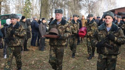 Найденные в Украине останки белоруса-красноармейца перезахоронили в Толочине