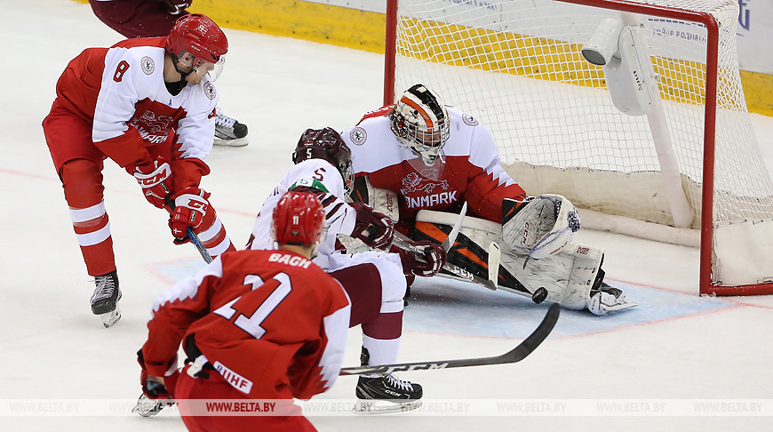 Латвия победила Данию в матче молодежного ЧМ по хоккею в Минске