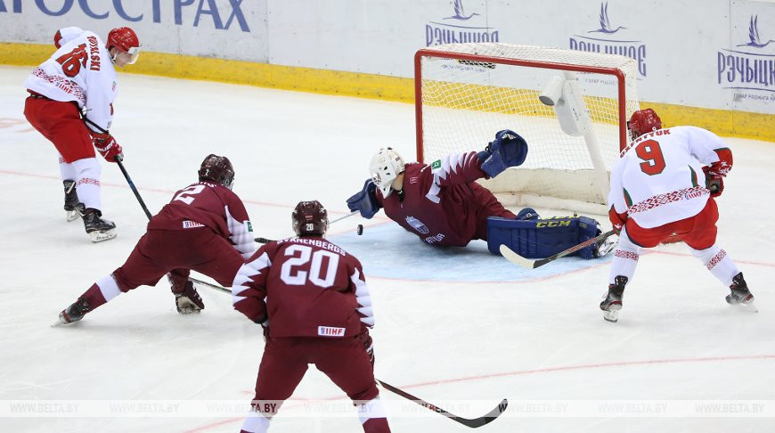 Хоккеисты сборной Беларуси уступили Латвии во втором туре молодежного ЧМ