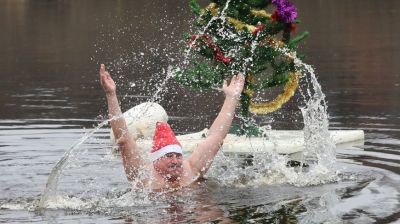 В Витебске провели новогодний фестиваль закаливания