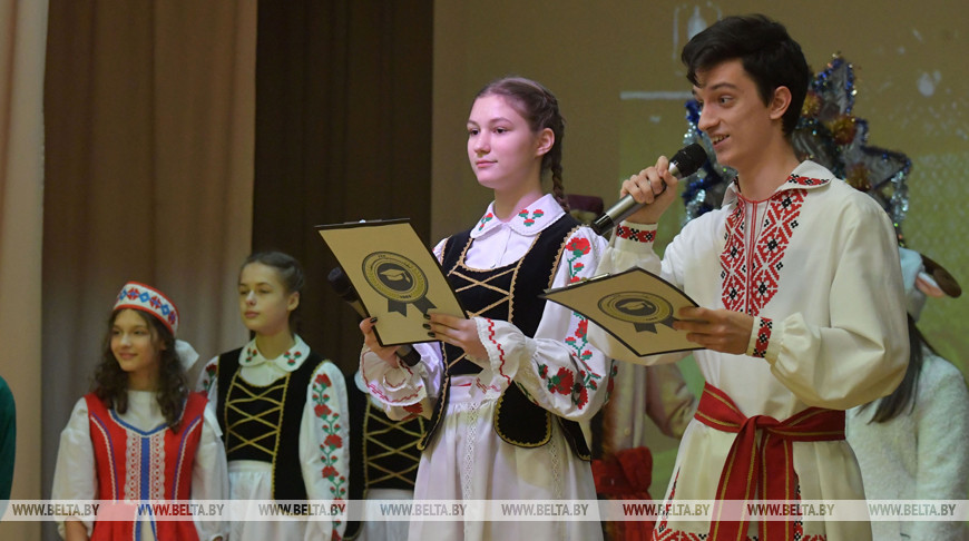 Ученики Острошицко-Городокской школы по традиции навестили жителей дома-интерната в Минске