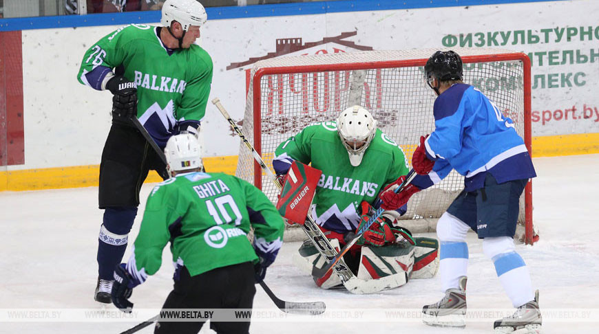 Сборная Международной федерации хоккея (IIHF) победила сборную Балкан на Рождественском турнире в Минске