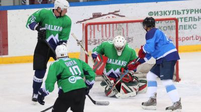 Сборная Международной федерации хоккея (IIHF) победила сборную Балкан на Рождественском турнире в Минске