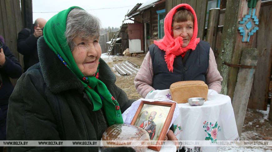 Обряд "Перенос иконы и свечи" проводится в деревне Репище Чечерского района