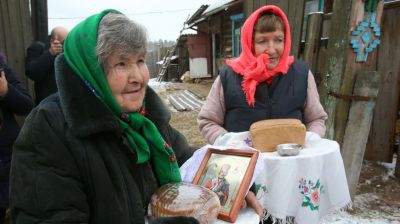 Обряд "Перенос иконы и свечи" проводится в деревне Репище Чечерского района