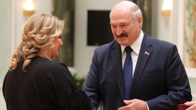 Лукашенко вручил награды представителям различных сфер