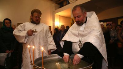 Освящение воды совершают в храмах в Крещенский сочельник