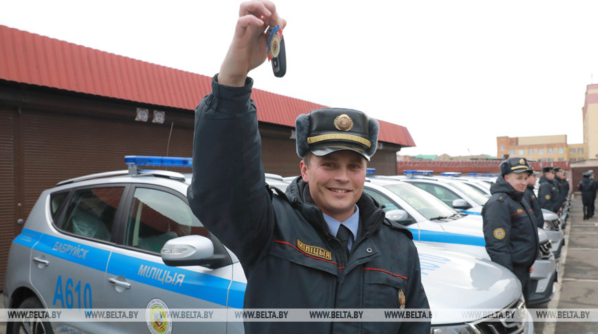 Ключи от служебных автомобилей вручили сотрудникам Департамента охраны в Могилеве