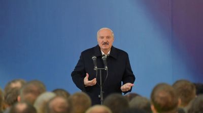 Лукашенко встретился с коллективом Светлогорского ЦКК