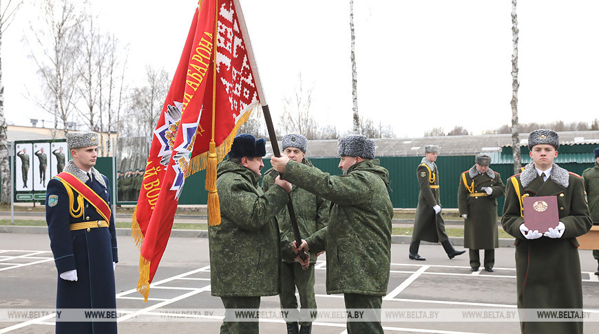 Руководству областных и Минского горисполкомов вручили знамена территориальной обороны