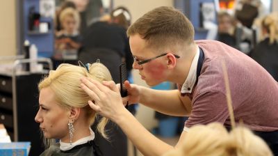 Будущие парикмахеры из Гомельской области состязаются на конкурсе WorldSkills Belaru