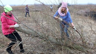 Более 250 тыс. жителей Гомельской области вышли на субботник в память о сожженной деревне Ола