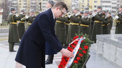 Первый заместитель председателя правительства Удмуртии возложил венок к стеле "Минск - город-герой"