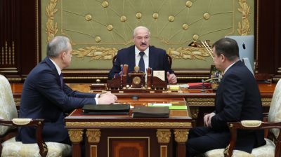 Лукашенко встретился с главой Администрации Президента и госсекретарем Совета безопасности