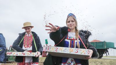 В СПК "Свислочь" перед началом сева провели традиционный обряд первой борозды