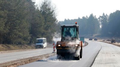 На участке дороги Могилев-Чериков-Костюковичи завершают укладку асфальта и легкого бетона