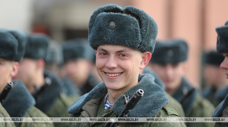Войска Минского гарнизона готовятся к параду в честь Дня Победы