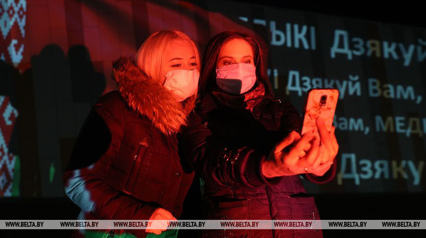 В Гродно устроили световое шоу в поддержку врачей