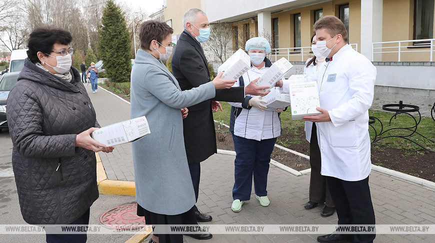 Депутаты закупили средства защиты для 6-й горбольницы Минска