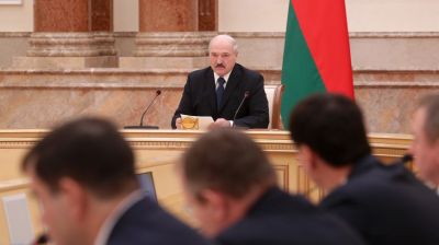 Лукашенко ждет от правительства выполнения основных показателей в экономике