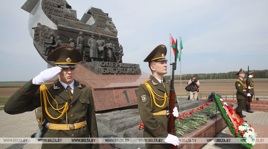 Землю с воинских захоронений Гомельской области передали в храм-памятник в честь Всех Святых