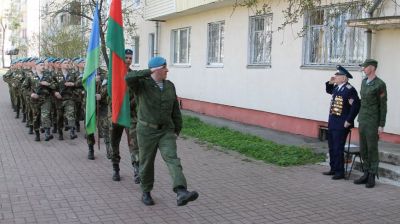 Витебские десантники провели парад для ветерана войны