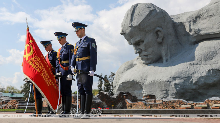 Более 700 десантников приняли участие во флешмобе к 75-летию Победы