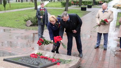 Назаров возложил цветы к бюсту Маршала Советского Союза Георгия Жукова в Минске