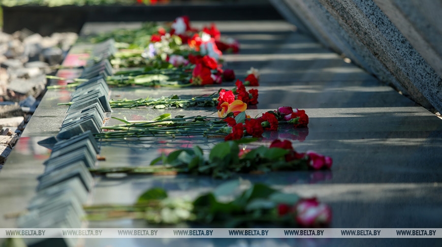 Руководство БелТПП возложило цветы к мемориалу "Память" в Минске