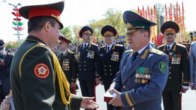 Равков вручил силовикам юбилейные медали у трибун военного парада в Минске