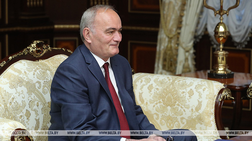 Лукашенко встретился с послом Сербии