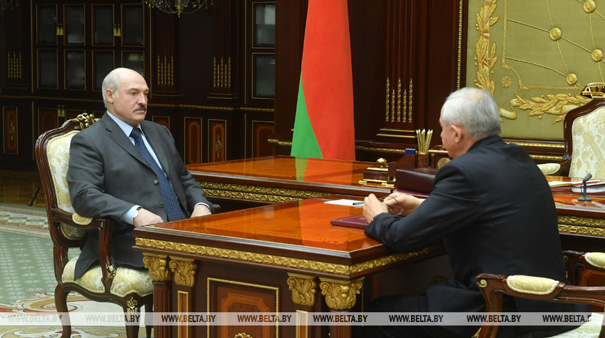 Лукашенко подчеркивает важность сохранения трудовых коллективов