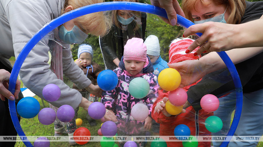 В Могилеве управление Департамента охраны МВД устроило праздник для воспитанников Дома ребенка