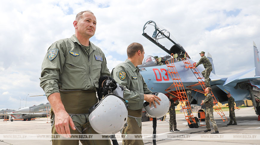 Истребители Су-30СМ заступили на боевое дежурство на авиабазе в Барановичах