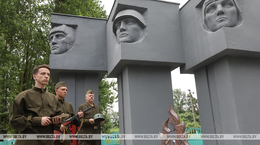 В Витебском районе открыли памятный знак ветеранам и погибшим в годы войны местным жителям