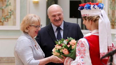 Лукашенко вручил госнаграды