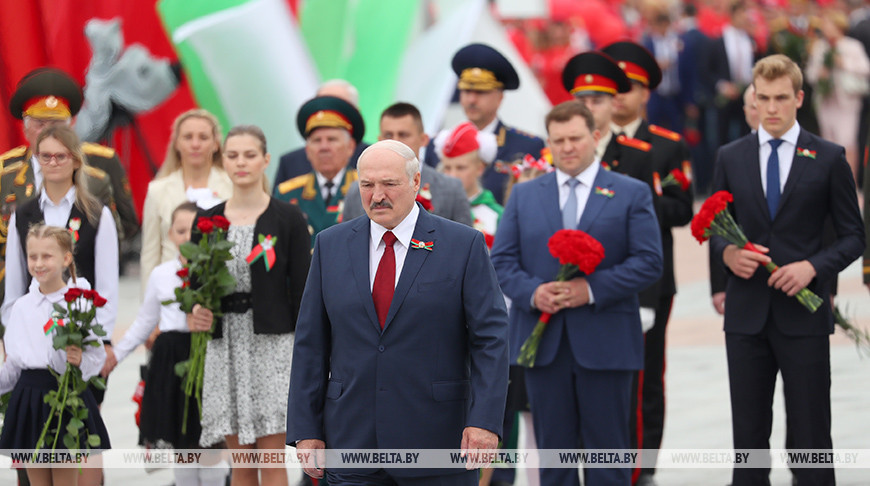 Лукашенко: пока люди приходят к мемориалам и обелискам войны, они будут защищены от бурь и невзгод