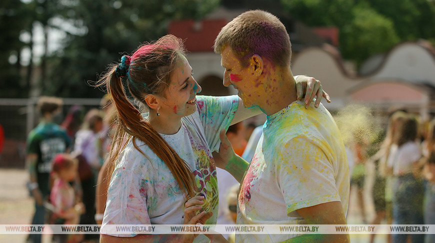 Фестиваль красок Colorfest в Минске
