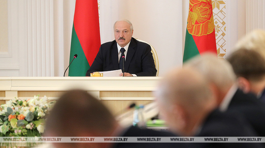 Лукашенко провел совещание с руководством экономического блока страны