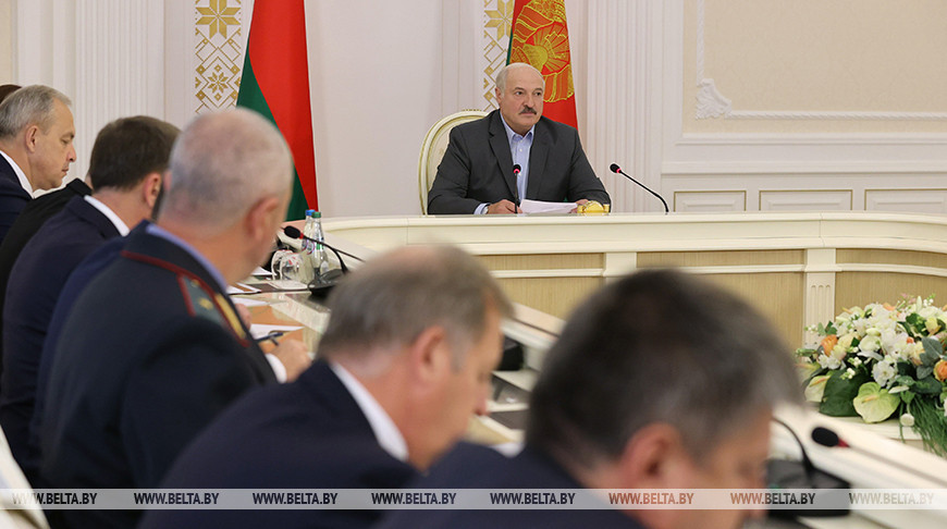 Лукашенко провел встречу с председателями облисполкомов и Минского горисполкома, помощниками по областям и Минску