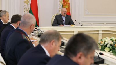 Лукашенко провел встречу с председателями облисполкомов и Минского горисполкома, помощниками по областям и Минску