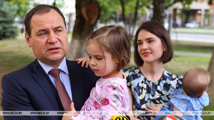 Головченко с семьей принял участие в досрочном голосовании