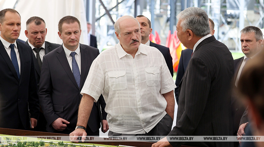 Лукашенко высоко оценил современное агропроизводство БНБК