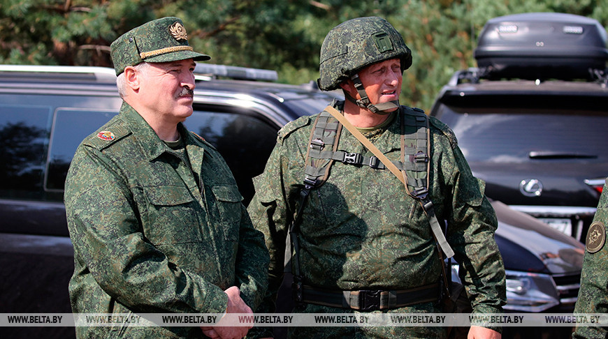 Лукашенко посетил военный полигон под Гродно